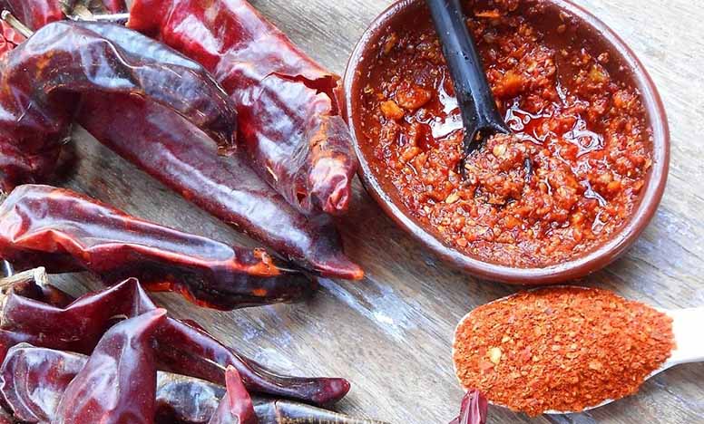 Ajíes y pimentón, materia prima de LADA